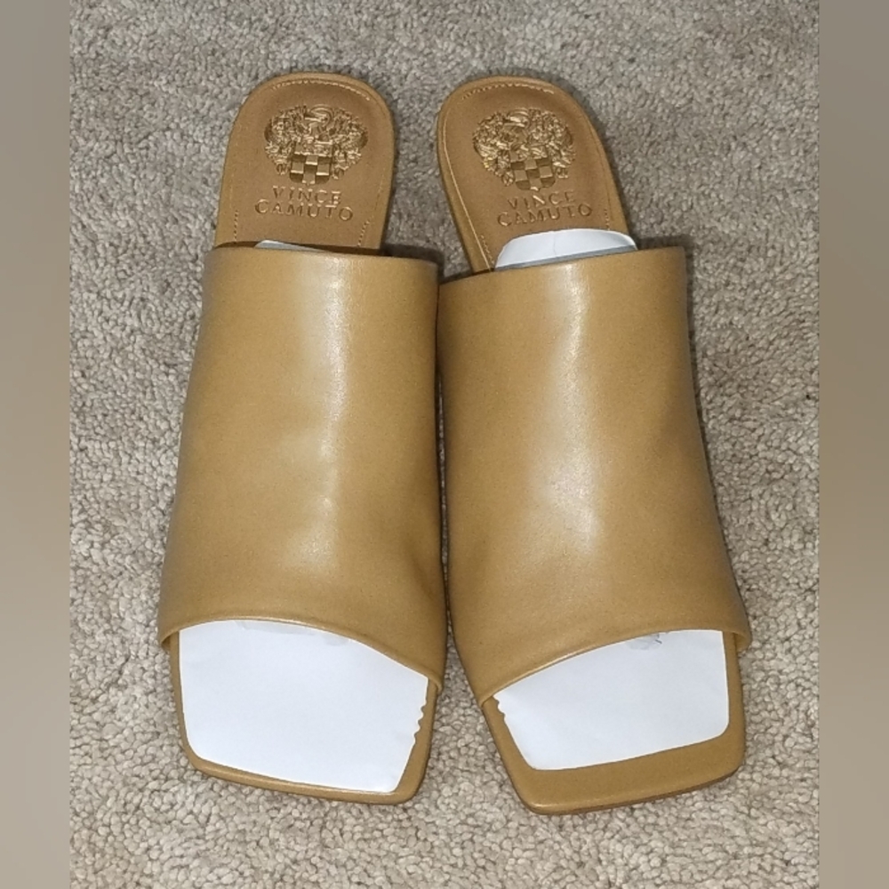 Vince Camuto Soft Sheep Leather Sandals. 11M New With Box
